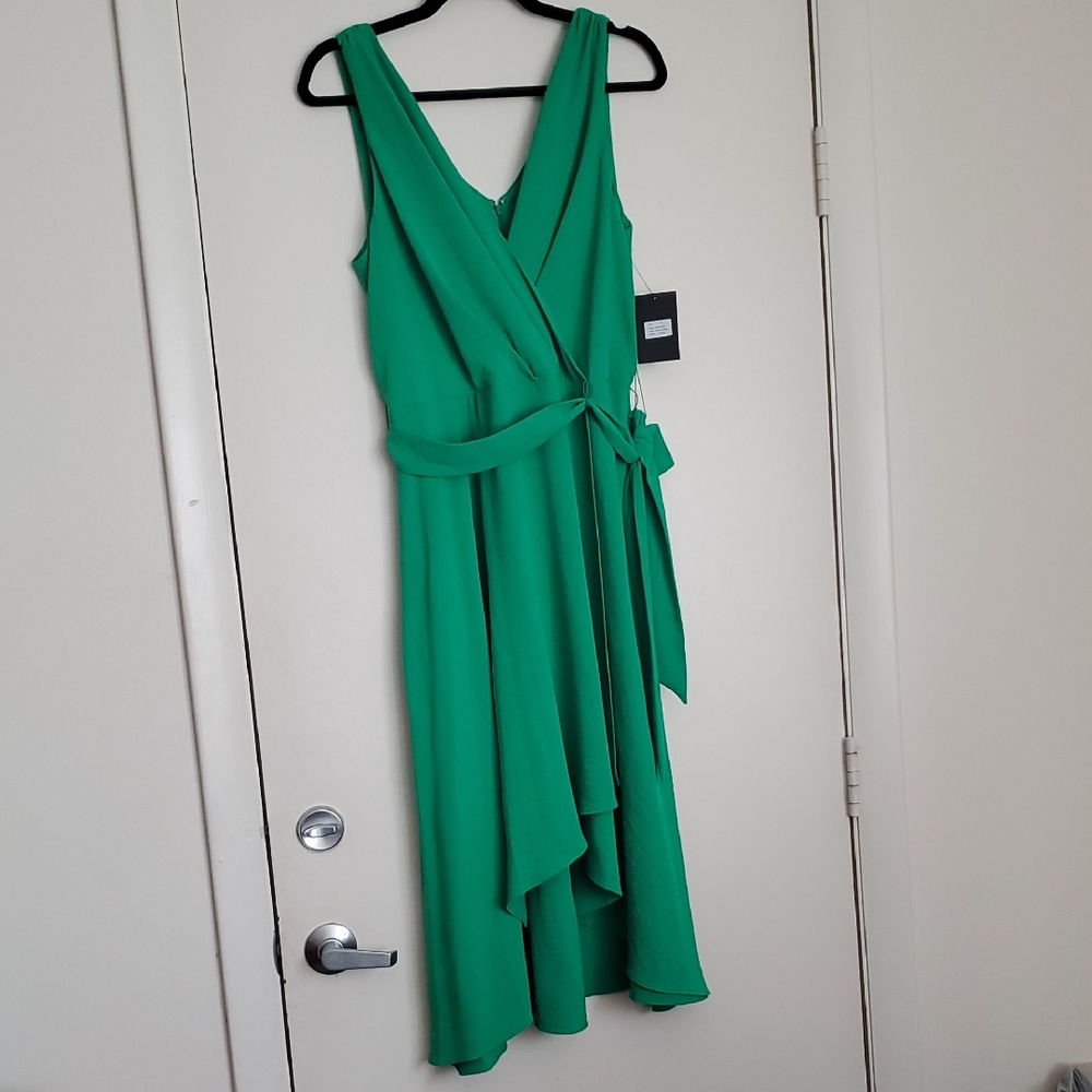 DKNY Apple Green Sleeveless Cocktail Dress